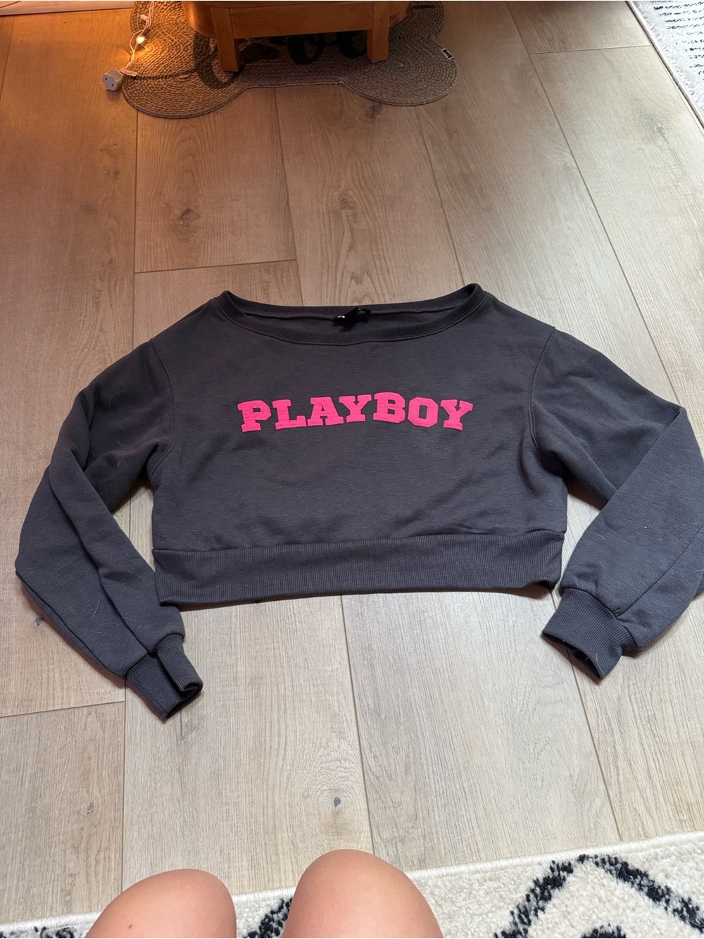 PLAYBOY Black Cropped Crewneck with Pink Logo
